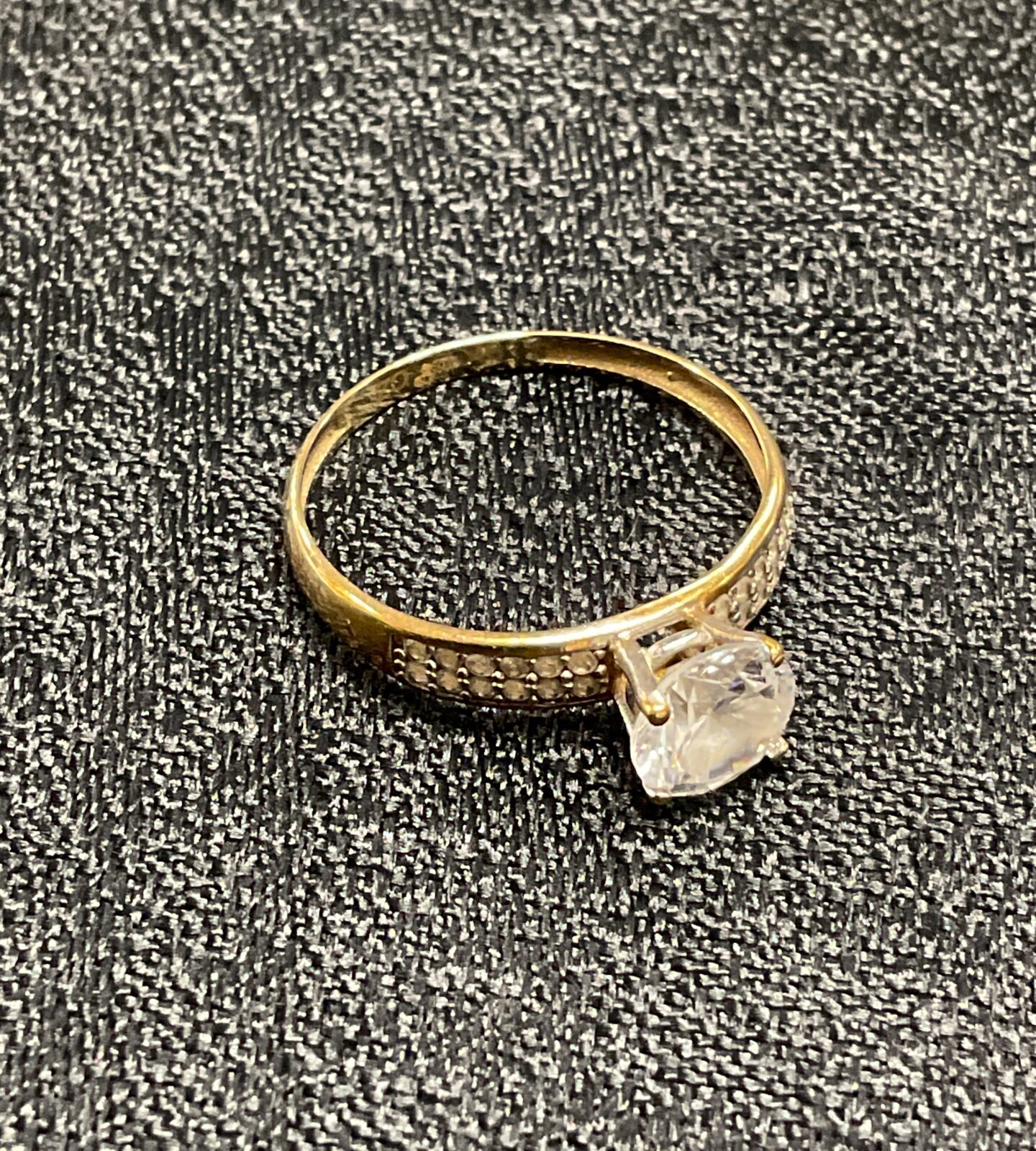 9ct Gold Ring set with Cubic zirconia size 0