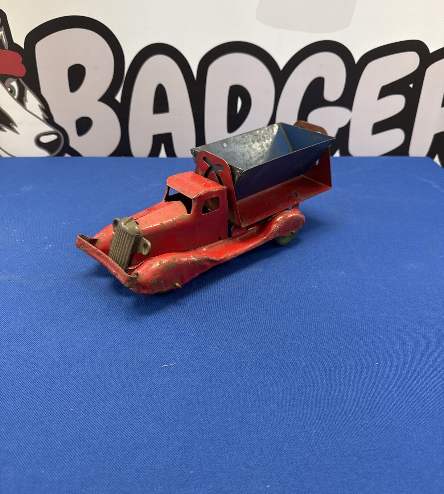 Vintage pressed steel Marx gritting truck toy circa 1940s