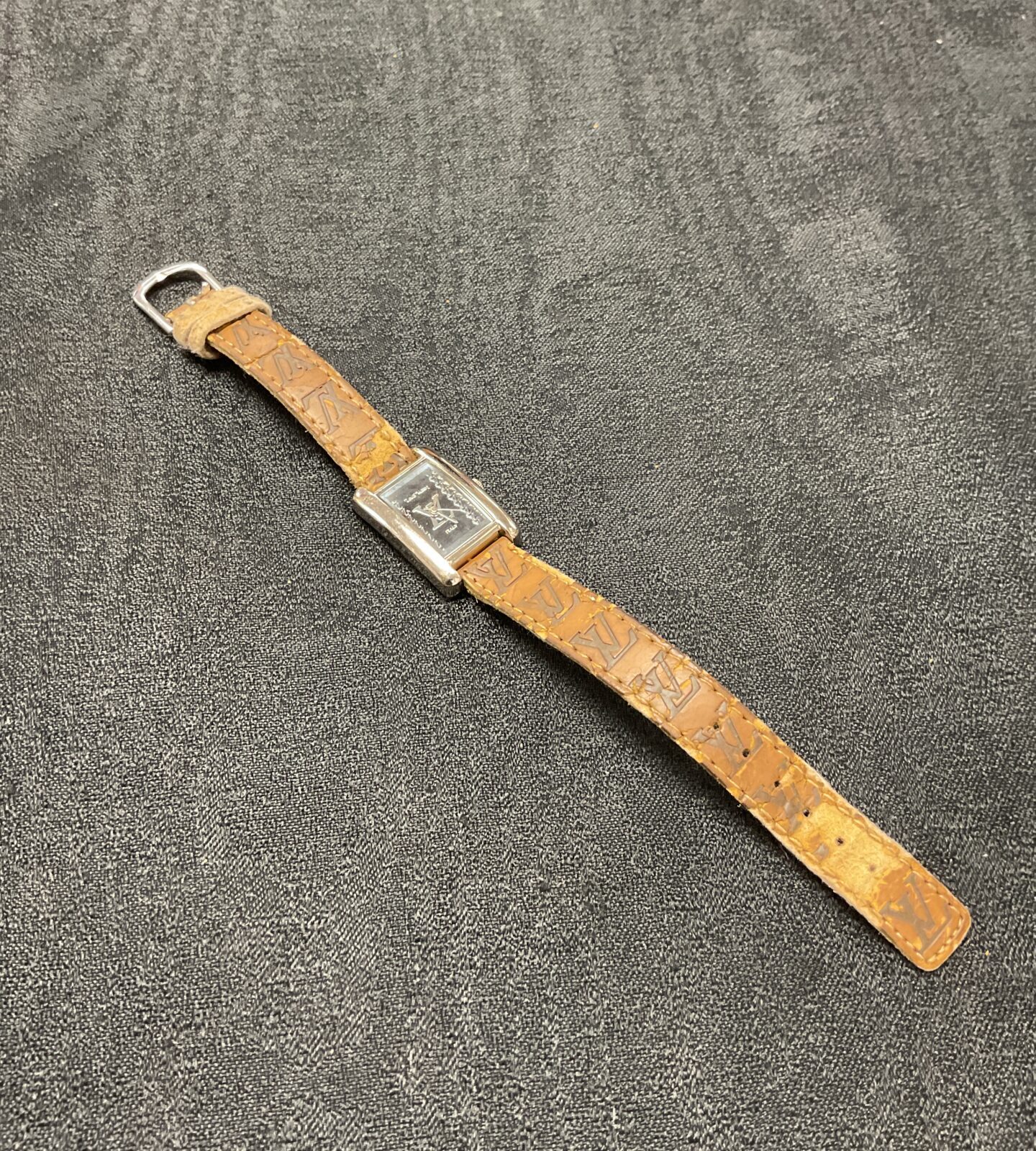 Louis Vuitton ladies quartz wristwatch working - Image 3
