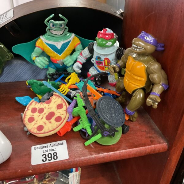 Vintage Teenage Mutant Ninja Turtles figures in a collectible lot.