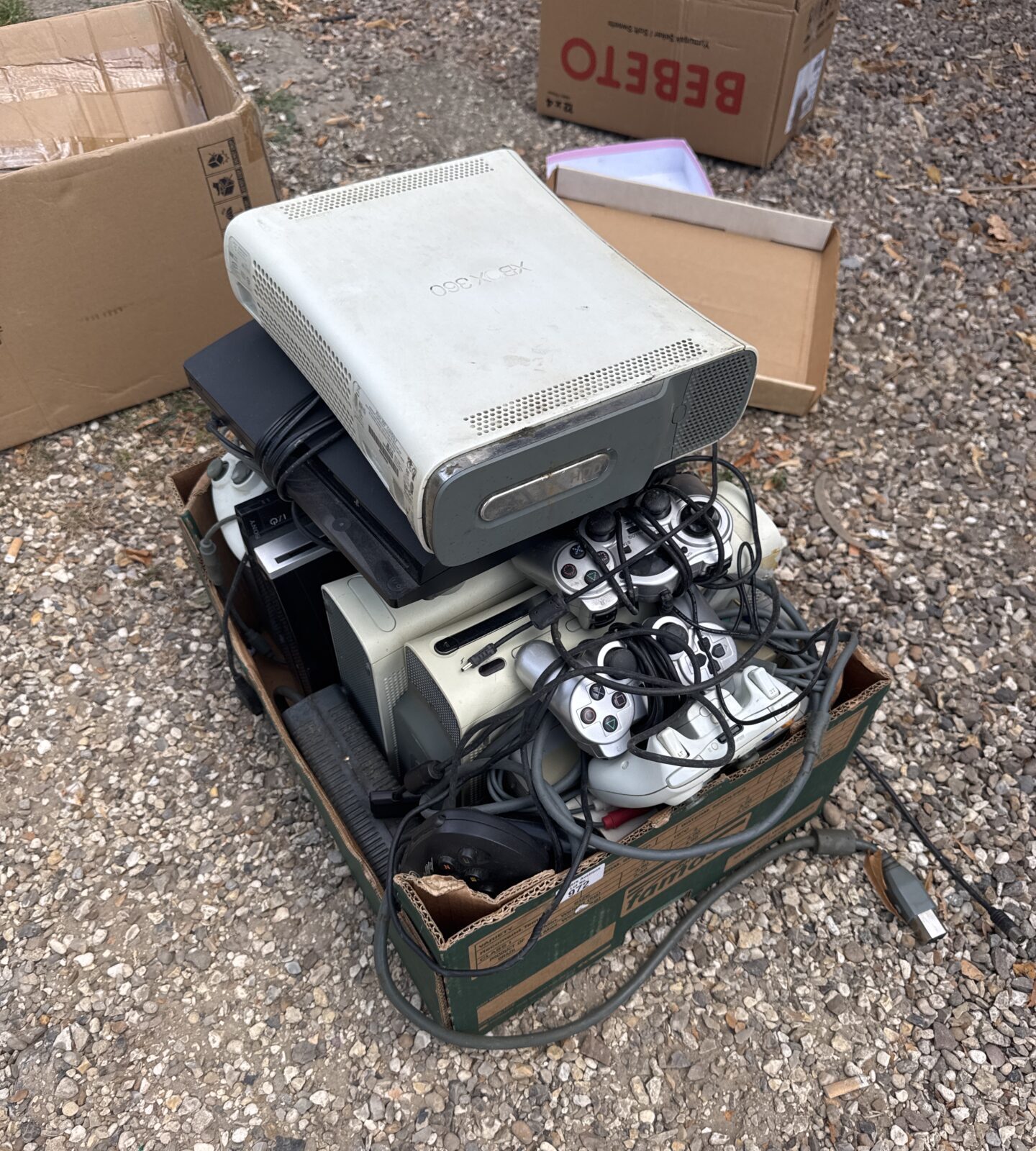 Job lot of consoles & controllers etc - untested