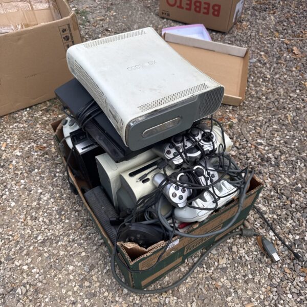 Job lot of consoles & controllers etc - untested