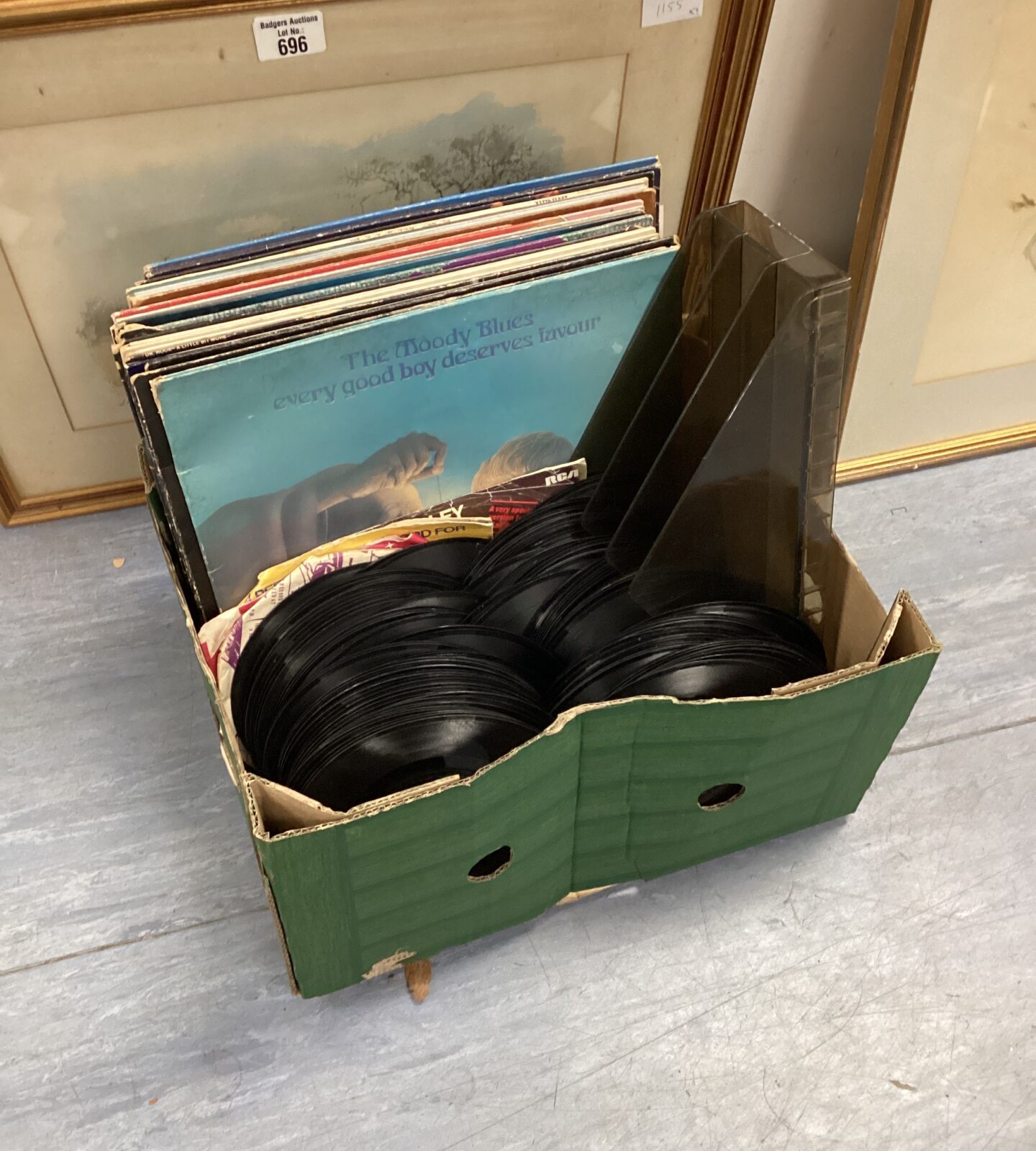 Tray of assorted 12” vinyl records & gramophone records