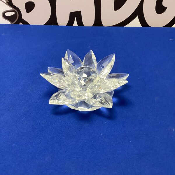 Clear crystal lotus flower sculpture for elegant home decor.
