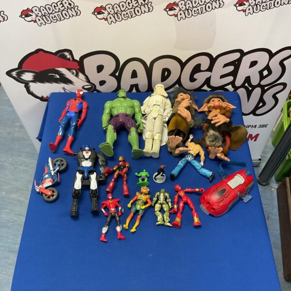 Mixed action figure lot including Spiderman, Hulk, and Star Wars.