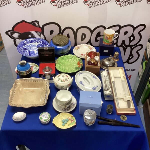 Mixed lot of vintage collectibles including Wedgwood pieces.