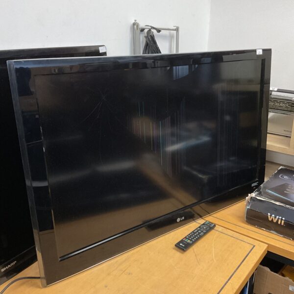 Lg 50” hd tv with remote (powers on but screen cracked)