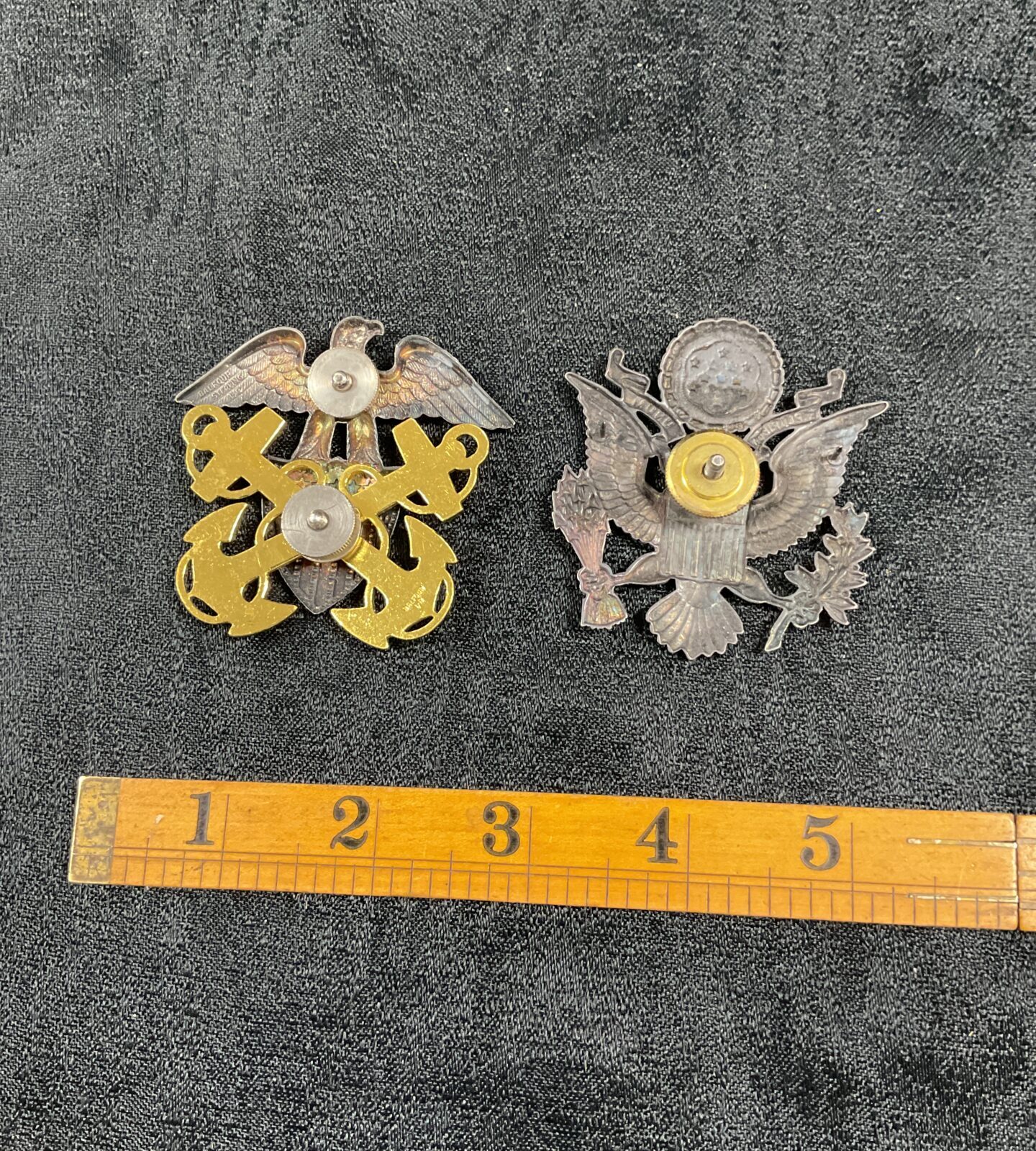 United States airforce and United States Navy cap badges - Image 2