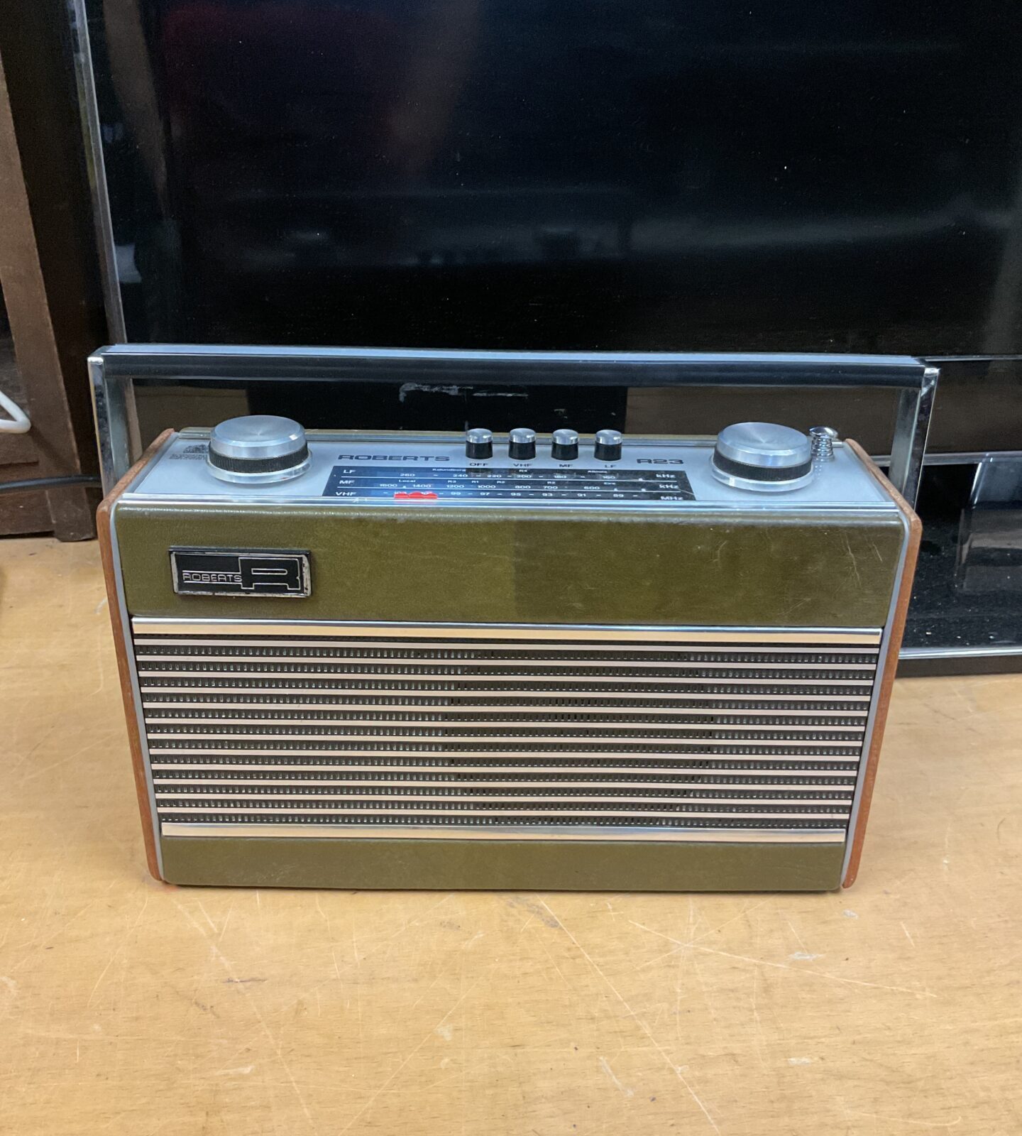 Roberts r23 3 band radio