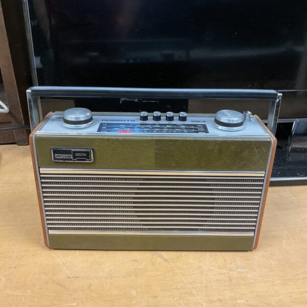 Roberts r23 3 band radio