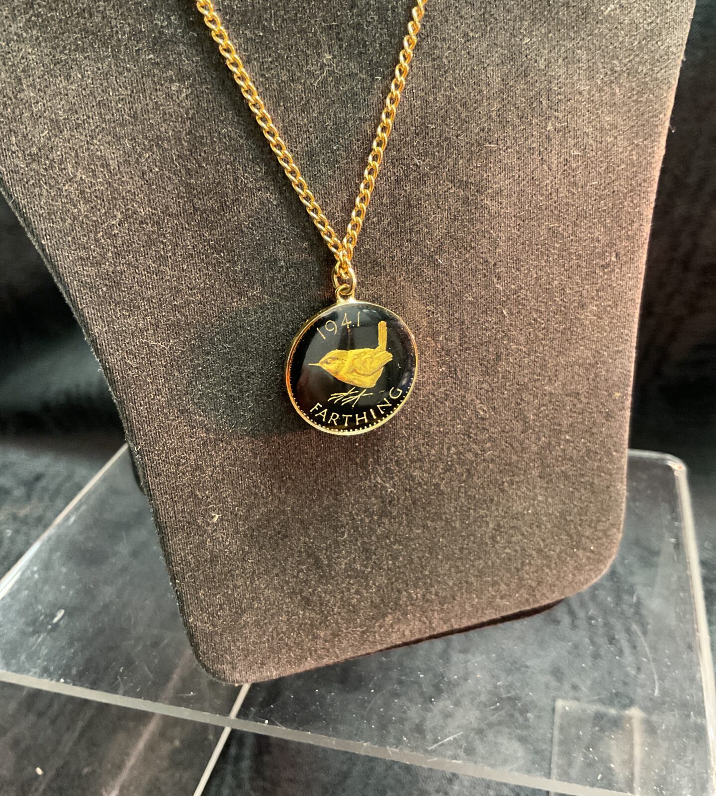 1941 George the sixth wren farthing in Enameled coin 18” necklace - Image 2
