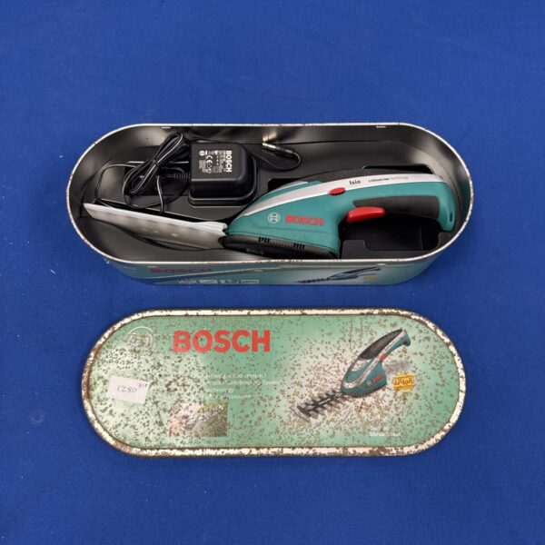 Bosch isio handheld trimmer - working