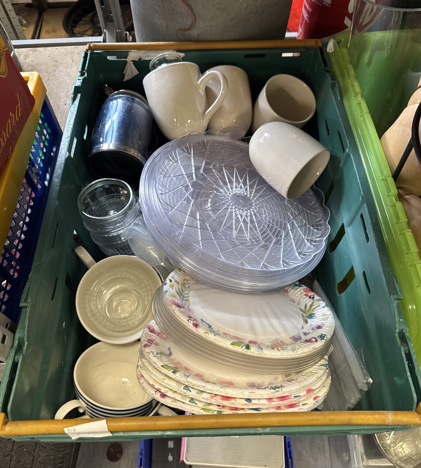 Tray of kitchen items