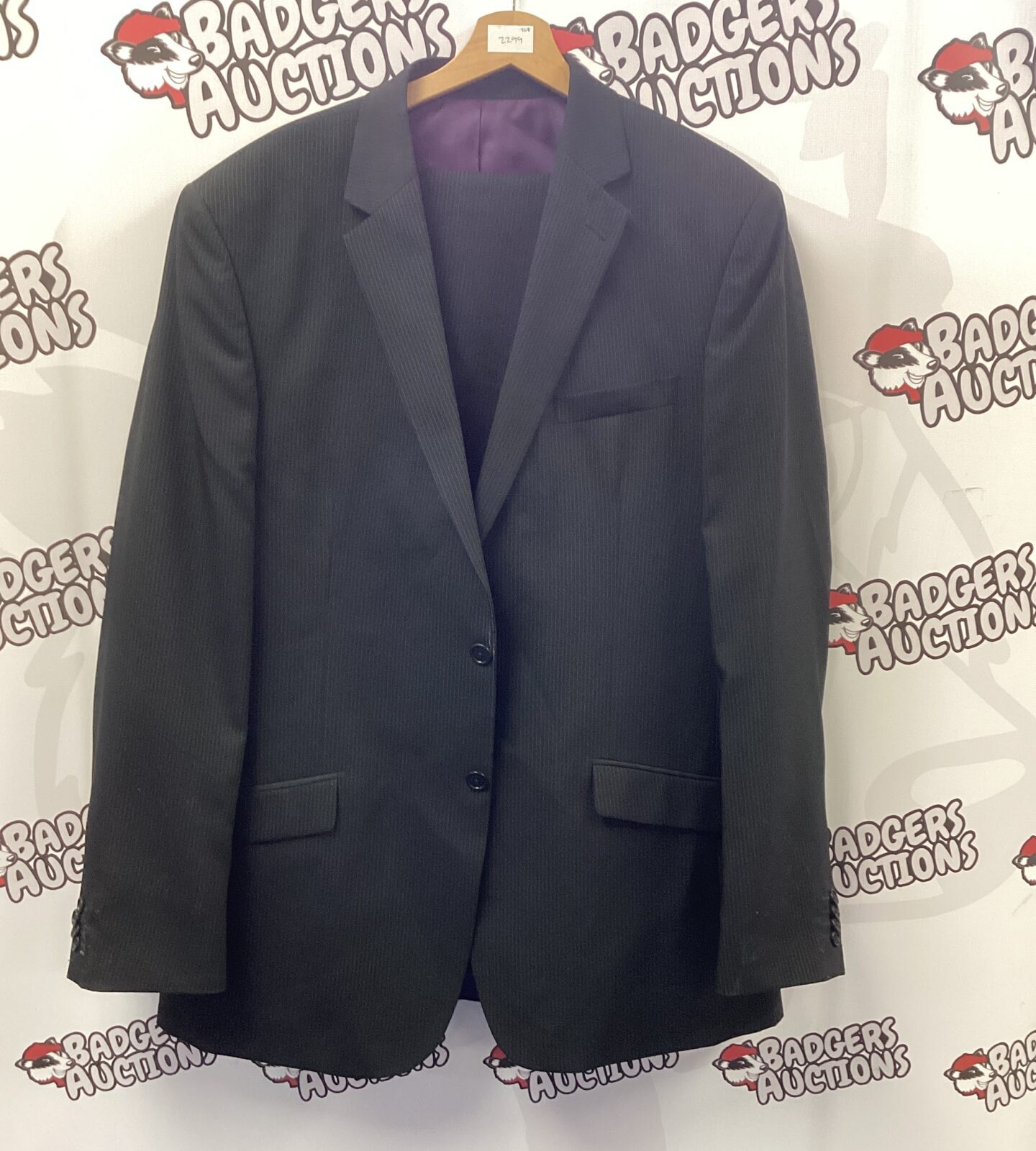 Man’s F&F Suit size 44L