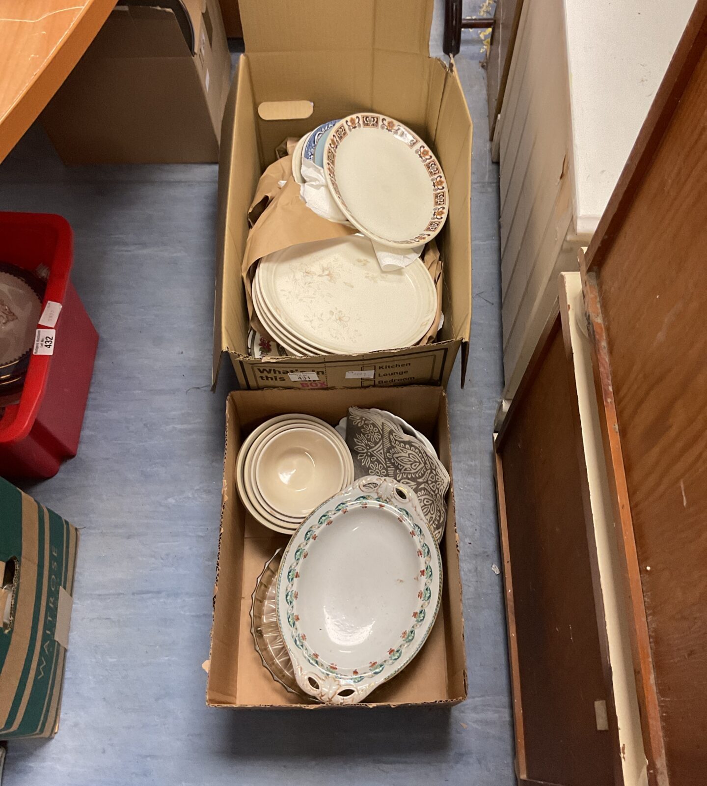Two boxes of vintage crockery & china Inc myrtle