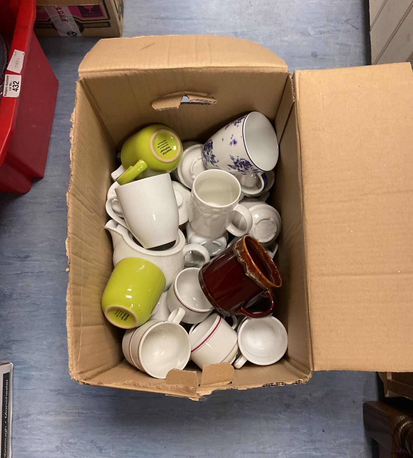 Box of mugs including colroll