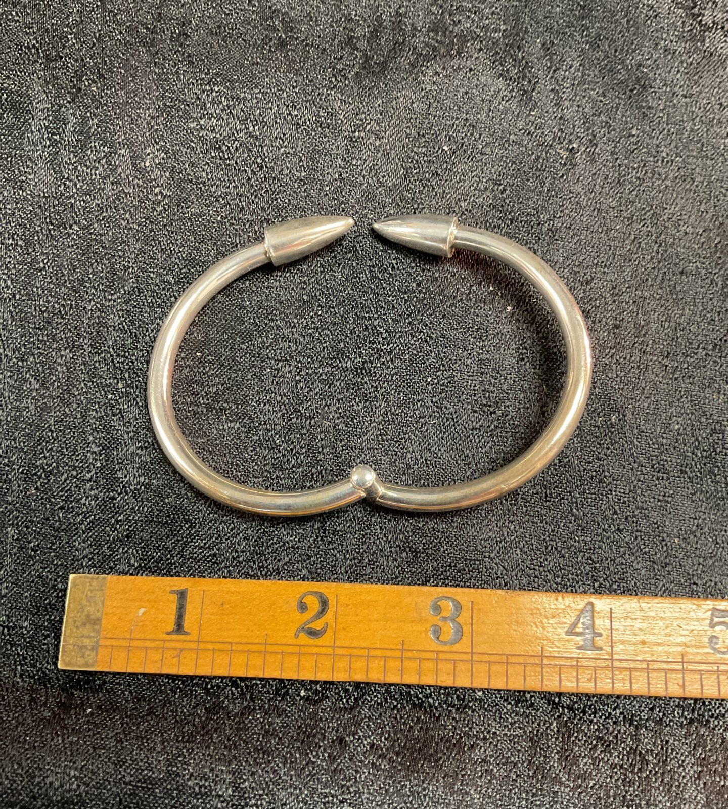 Vintage Taxco 925 Sterling silver hinged bracelet with spear points