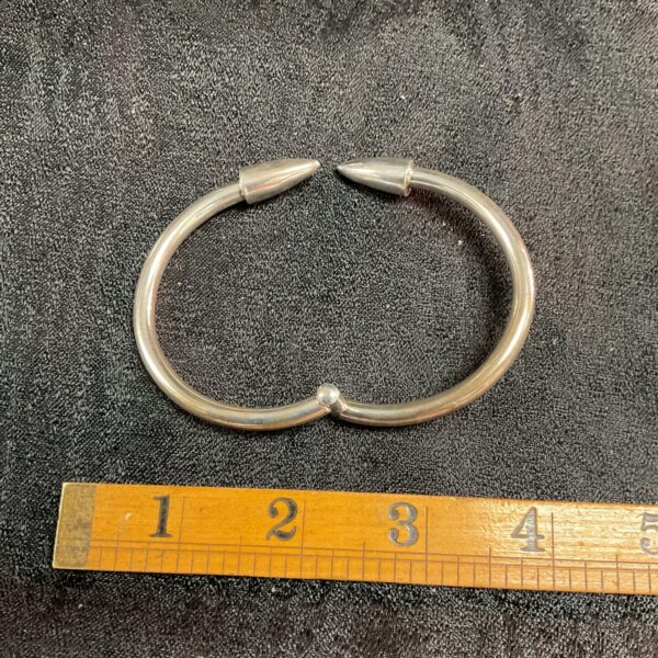 Vintage Taxco 925 Sterling silver hinged bracelet with spear points