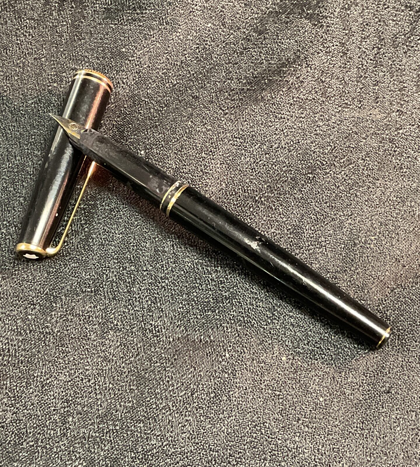 Monte Blanc style fountain pen