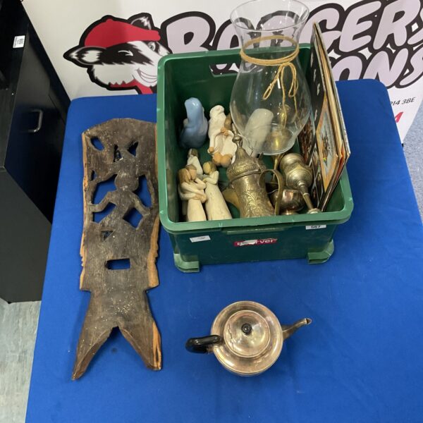 Mixed lot of vintage collectibles including a teapot and wooden figures.
