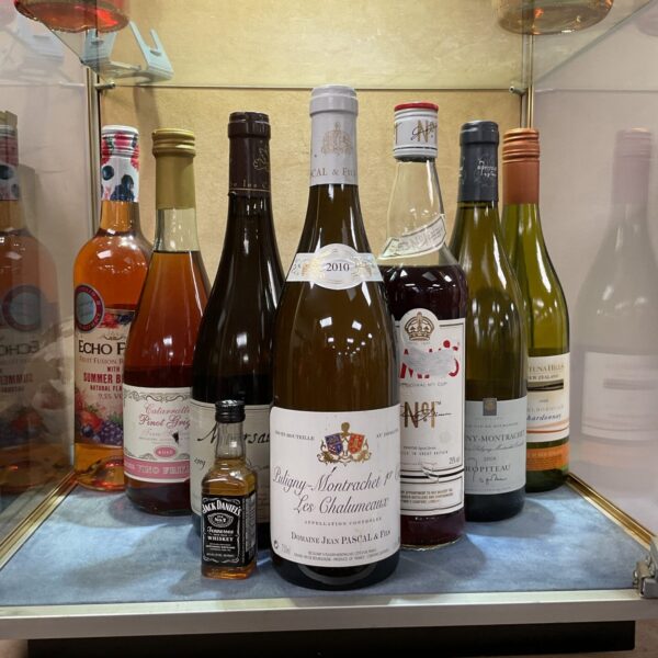 Mixed lot of wine, Pimm's, and Jack Daniel's for collectors.