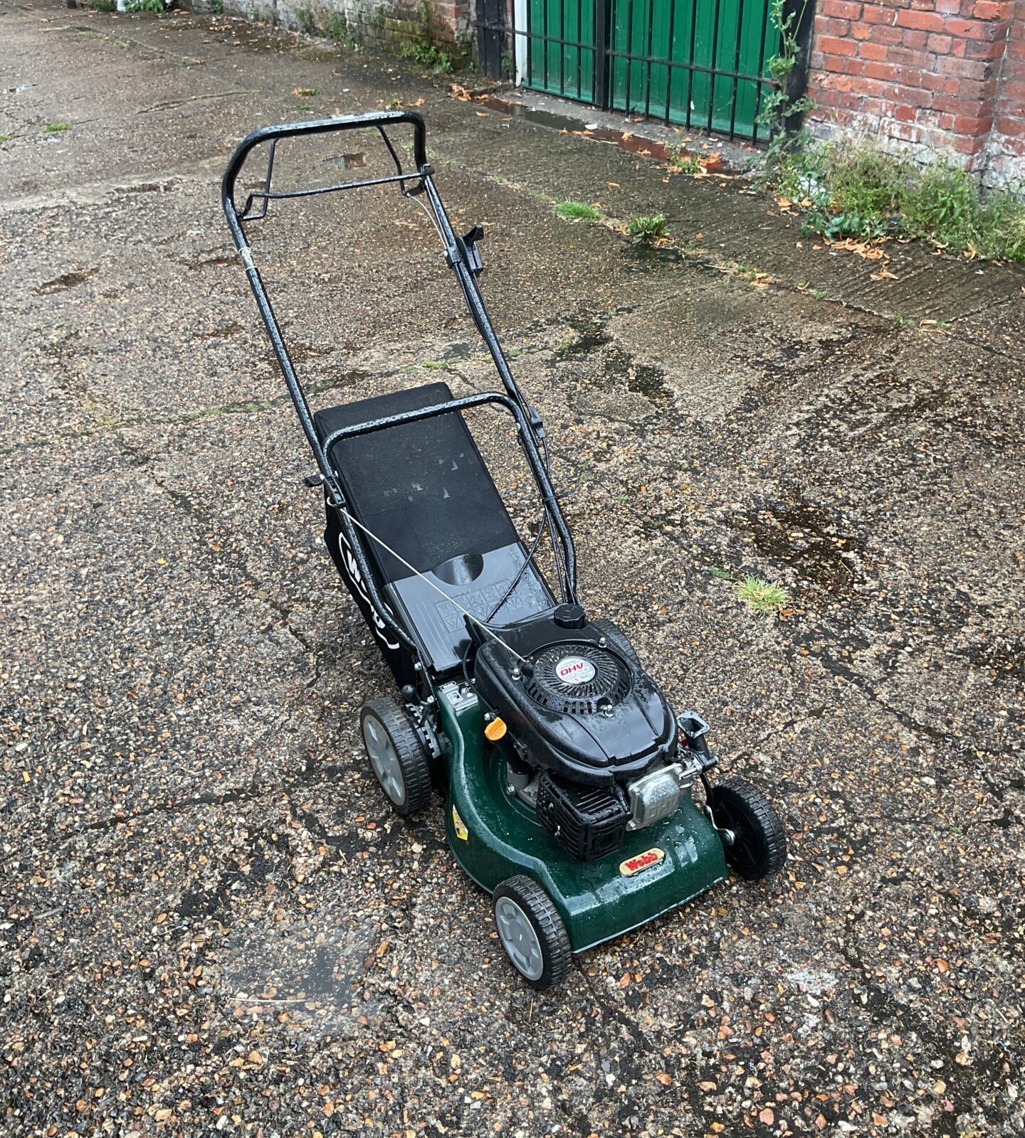 Webb WER41SP lawnmower