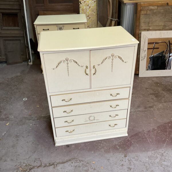 4 draw dresser with cupboards
