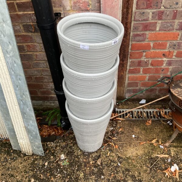 4 grey plastic pots