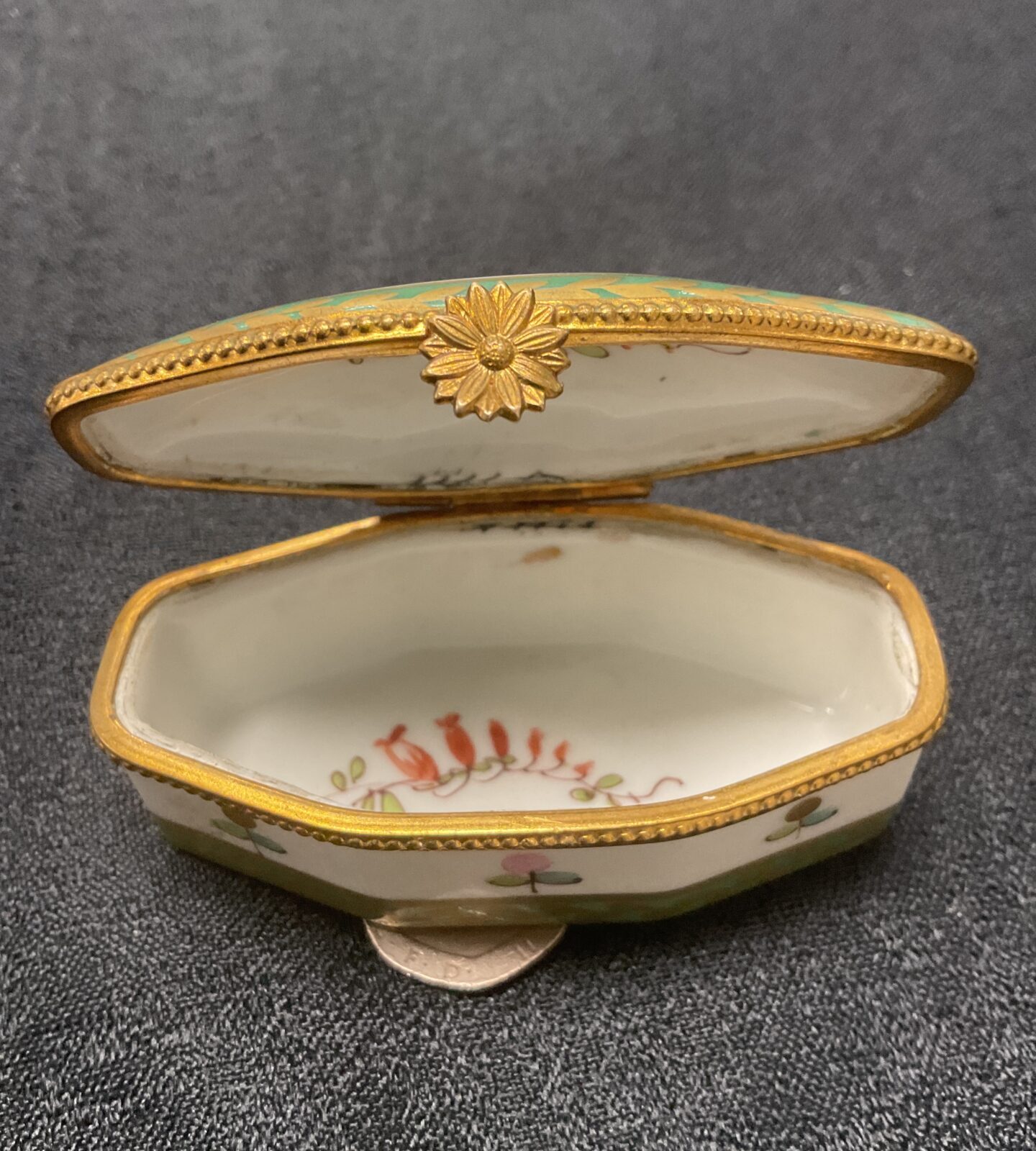 French porcelain trinket pot - Image 3