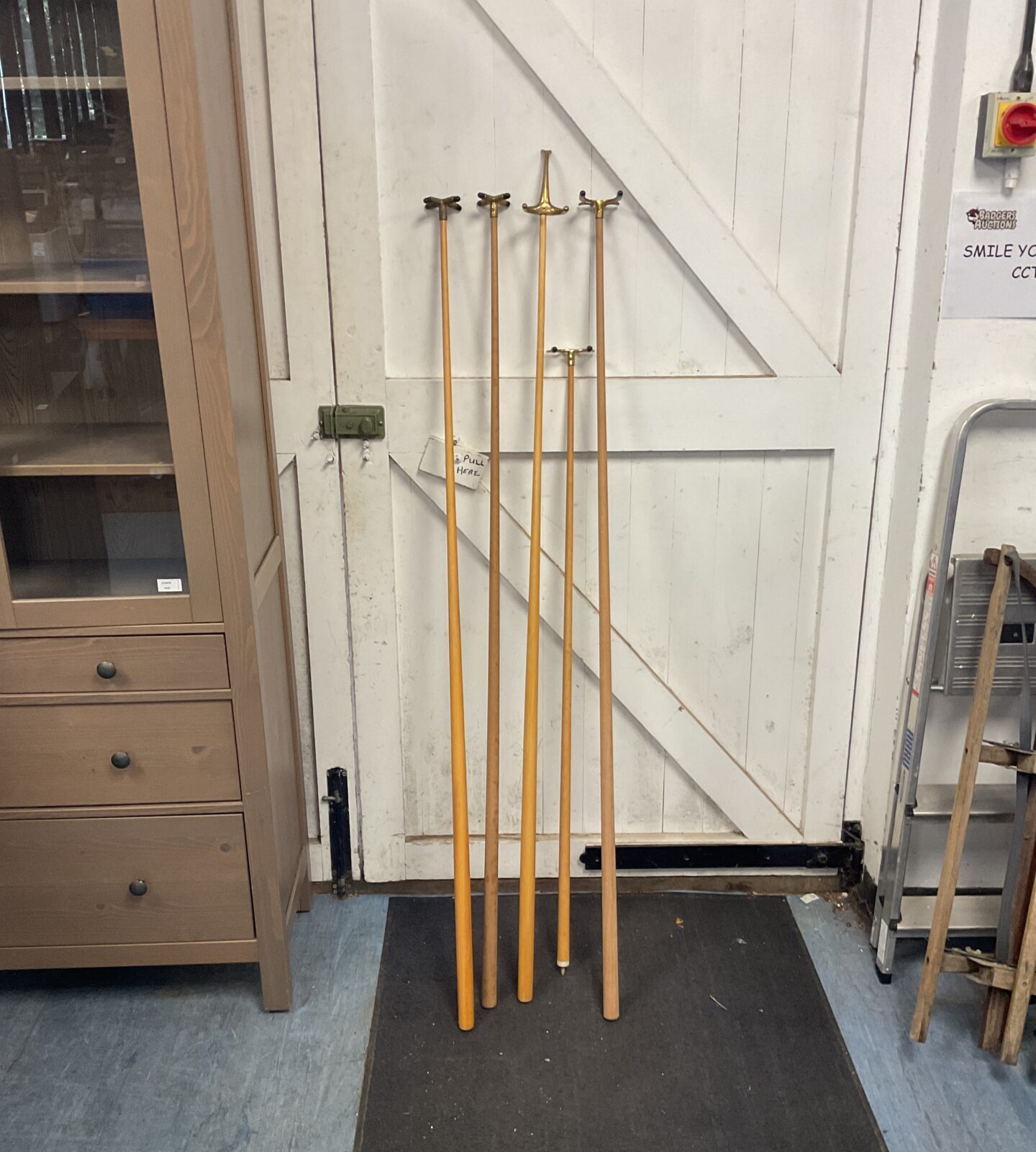 Set of 5 brass topped snooker bridges - Image 2