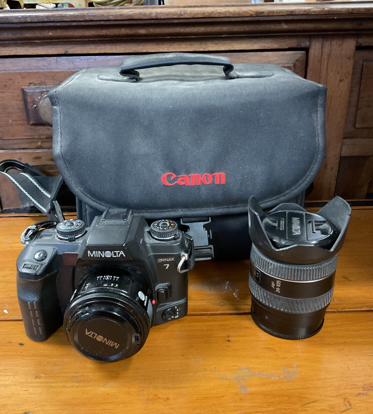 Minolta dynax 7 camera with af 24-105 lens & canon bag