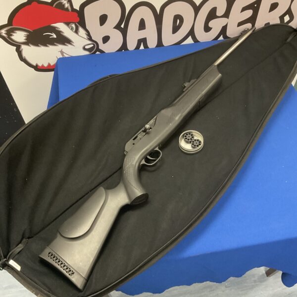 Umarex 850 Airmagnum Co2 .22 Rifle  With two mags and gun slip