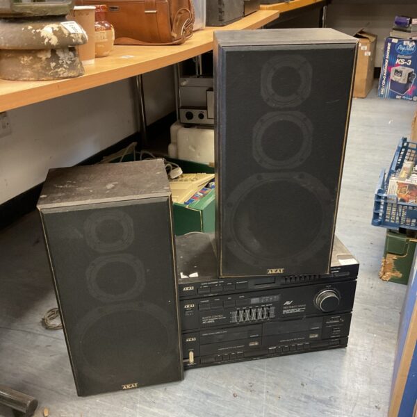 Akai ac-a510l hifi system with speakers