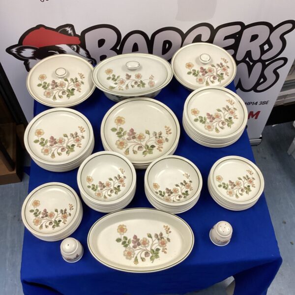 Vintage autumn leaves dinner service set on a table.