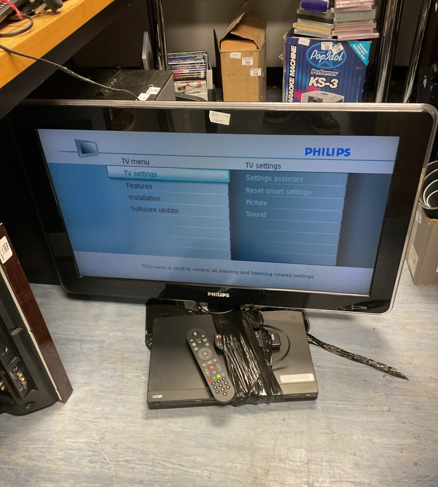 Philips 32” hd tv working with dvd player & remote