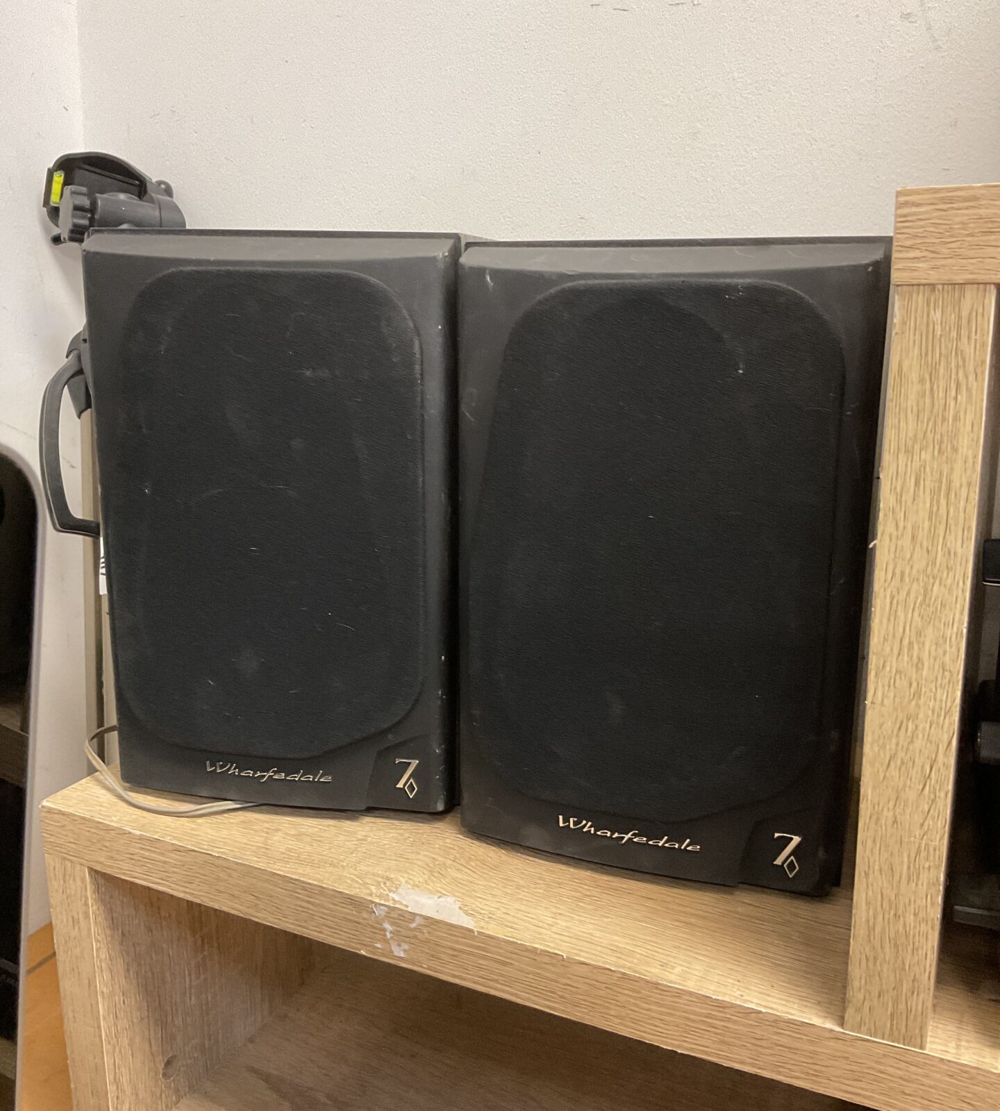 Pair of Wharfedale diamond 7 bookshelf speakers