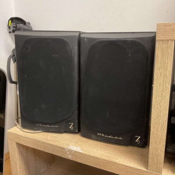 Pair of Wharfedale diamond 7 bookshelf speakers