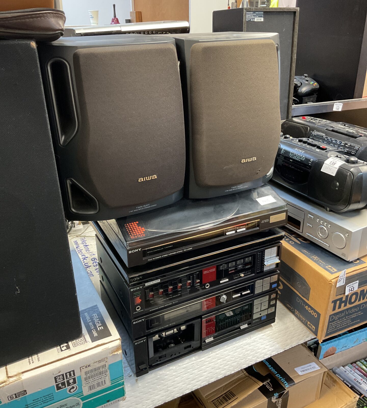 Sony HiFi system with ps-lx330p turntable & aiwa speakers