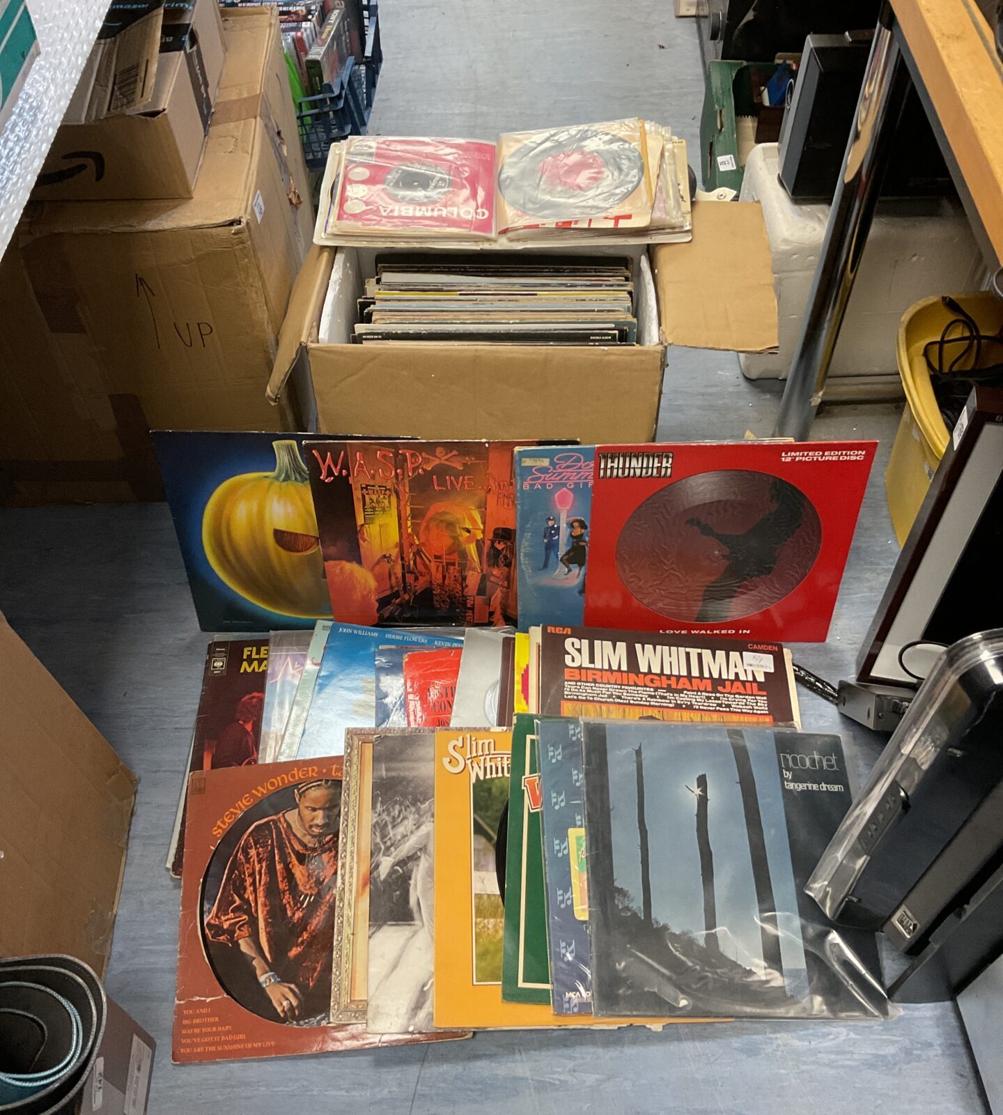 Collection of 12” & 7” vinyl records including fleetwood mac & thunder ltd ed picture disc