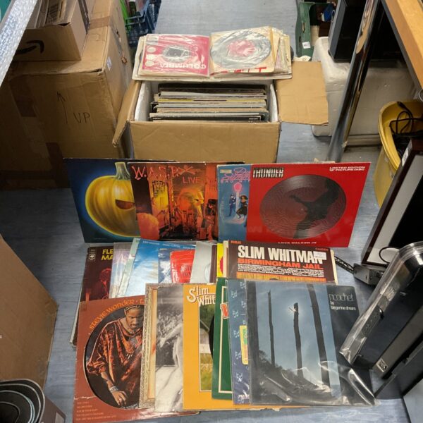 Collection of 12” & 7” vinyl records including fleetwood mac & thunder ltd ed picture disc