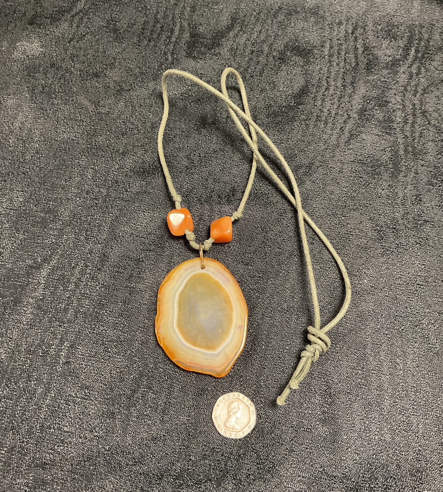 vintage 1970s Agate pendant necklace