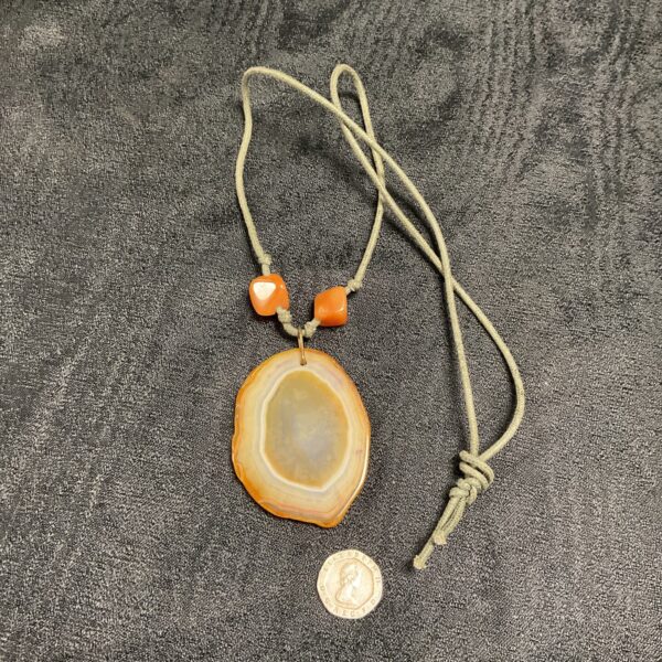 vintage 1970s Agate pendant necklace