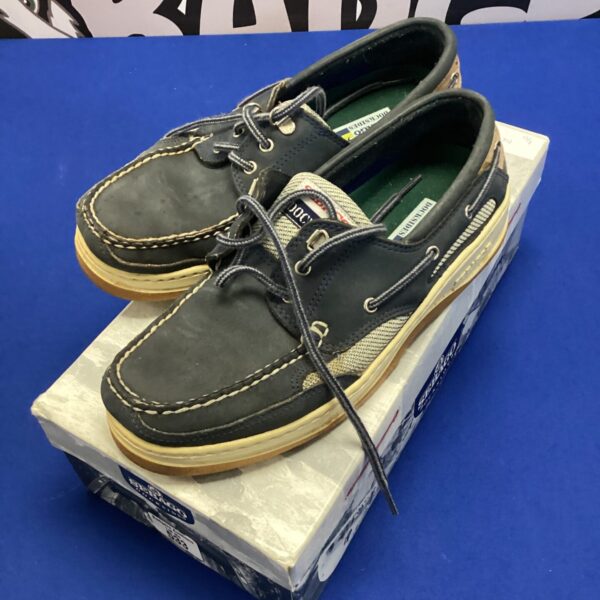 Classic Sebago Docksides size 8 leather boat shoes.