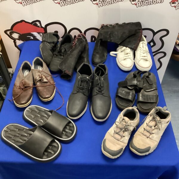 Mixed lot of men's shoes including Lonsdale trainers and flip flops.