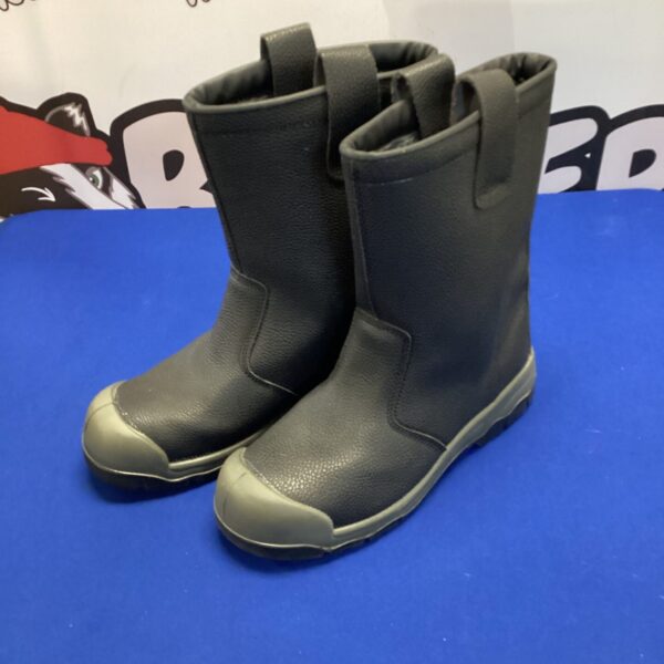 Size 11 fleece lined safety boots for work and industrial use.