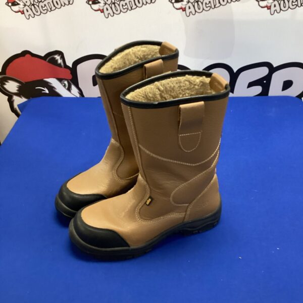 Tan size 10 safety boots with fleece lining for work.