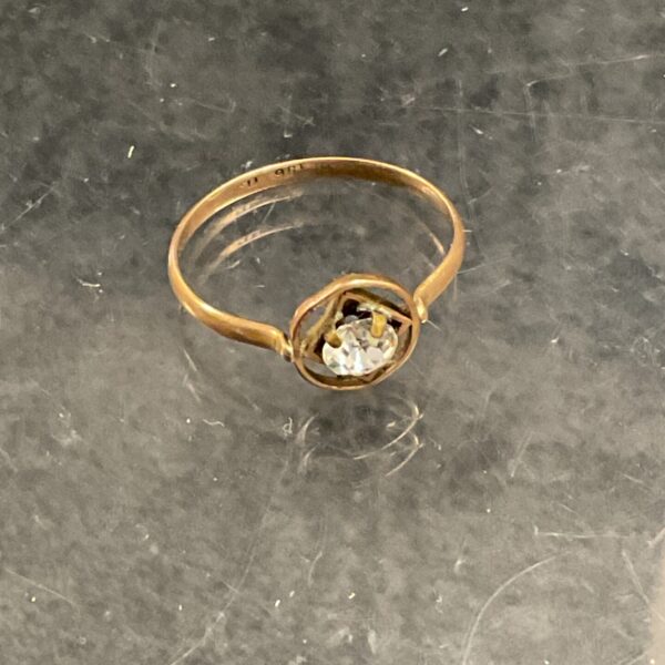Delicate 9ct rose gold ring with a white stone.