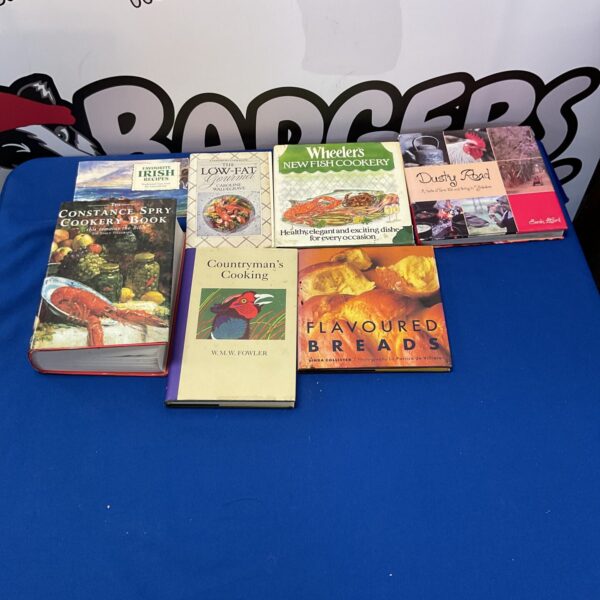 Mixed lot of vintage cooking books for collectors and home cooks.