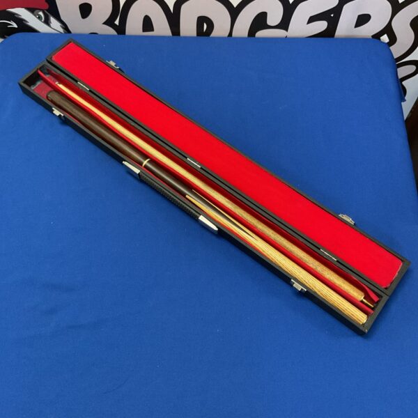 Three-piece snooker cue in a fitted case, ideal for billiards.