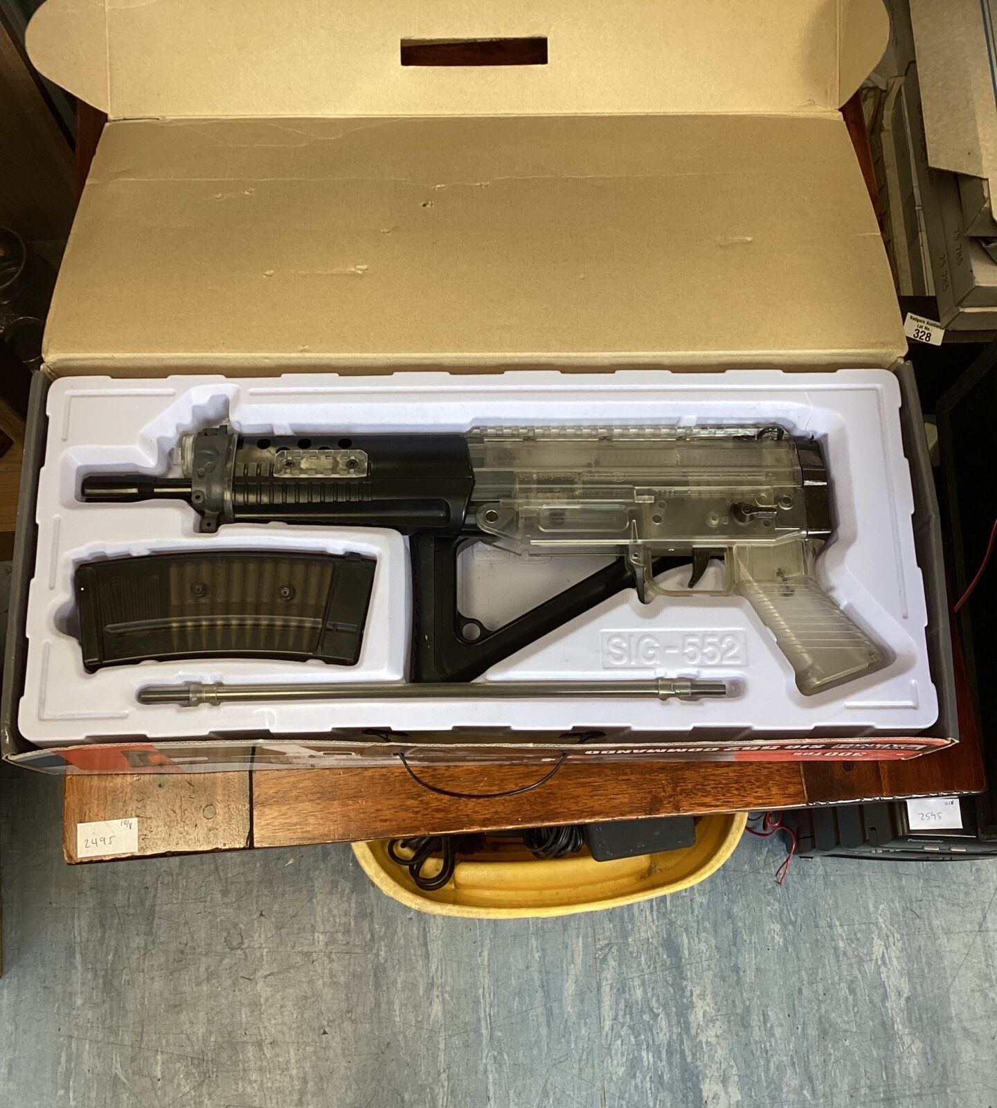 Swiss Arms Sig 552 Commando spring loaded 6mm plastic BB airsoft gun